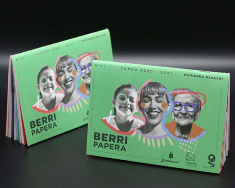 Fotografía de 2 Berripaperas apoyadas sobre su canto, donde se ve la portada.