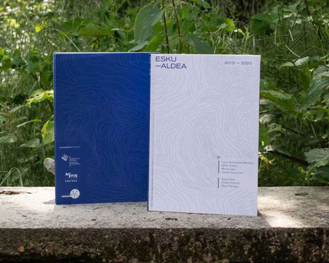 Fotografía de la portada y contraportada de la publicación de Eskualdea.
