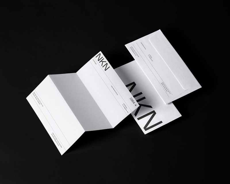 Hoja de carta con la identidad de NKN.